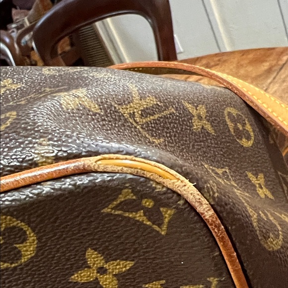 Louis Vuitton Palermo GM Tote with Strap - Picture 8 of 14